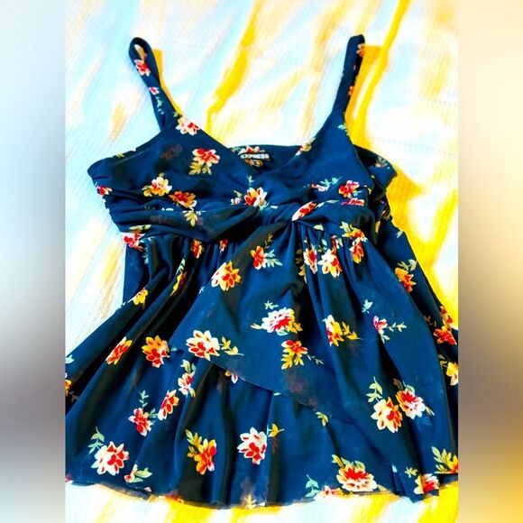 Express Tops - 🍉Express Feminine Floral Top, NWOT